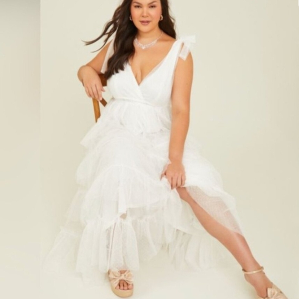 Arula Madeline Clip Dot Tulle  Layered Maxi Dress White Size B 2X 18-22